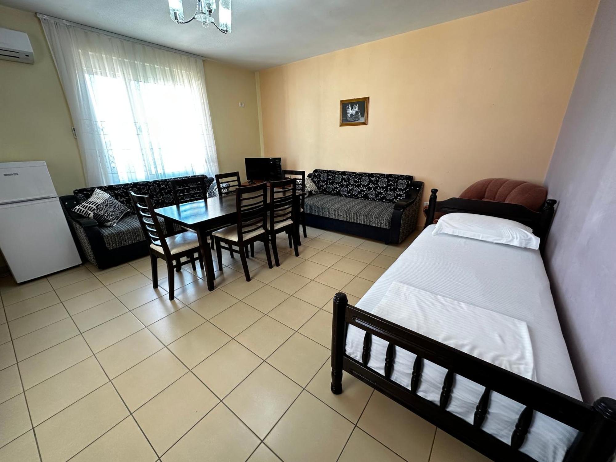 Romance Holiday Garden Inn Durrës 외부 사진